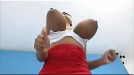 Hai gái hàn móc cua gái điếm cam