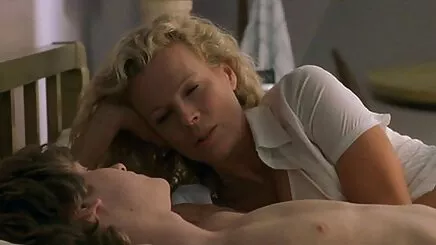 hai cô gái có tình lần đầu tiên trong sex hoc sinh han các anh trai lớn của đoàn